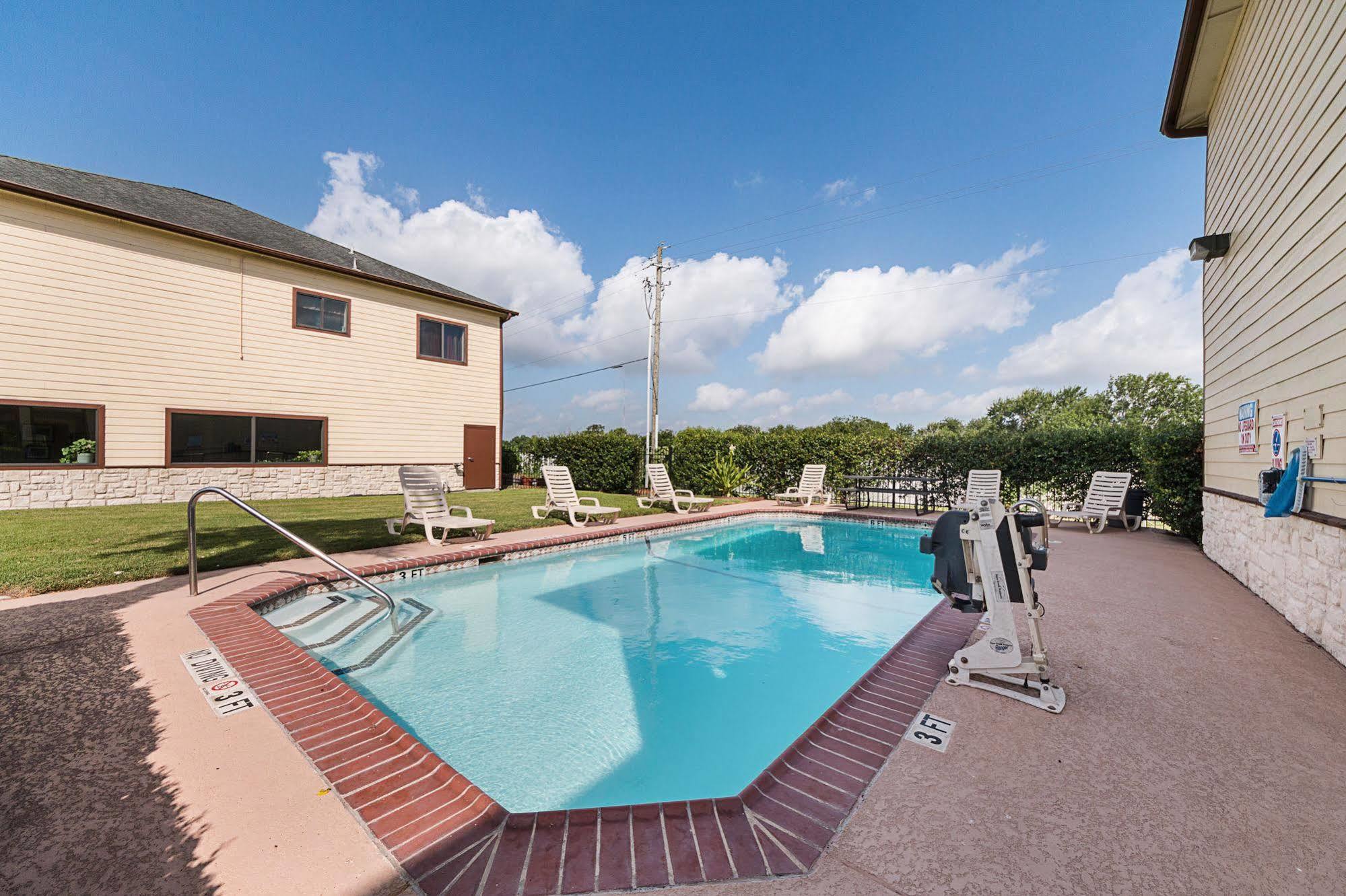 Lone Star Inn And Suites Victoria Buitenkant foto